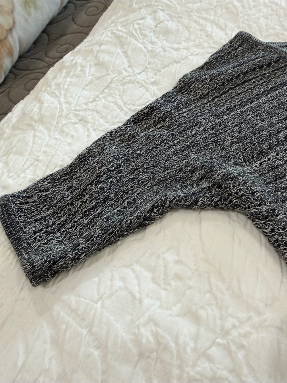 Gray Short-Sleeve Knit Sweater - Comfortable Everyday Layer - Picture 10 of 14